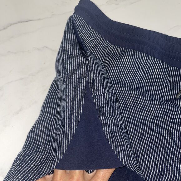 Athleta Striped Beachside Bali Linen Blue Striped Shorts Women's 16, EUC - Picture 3 of 5